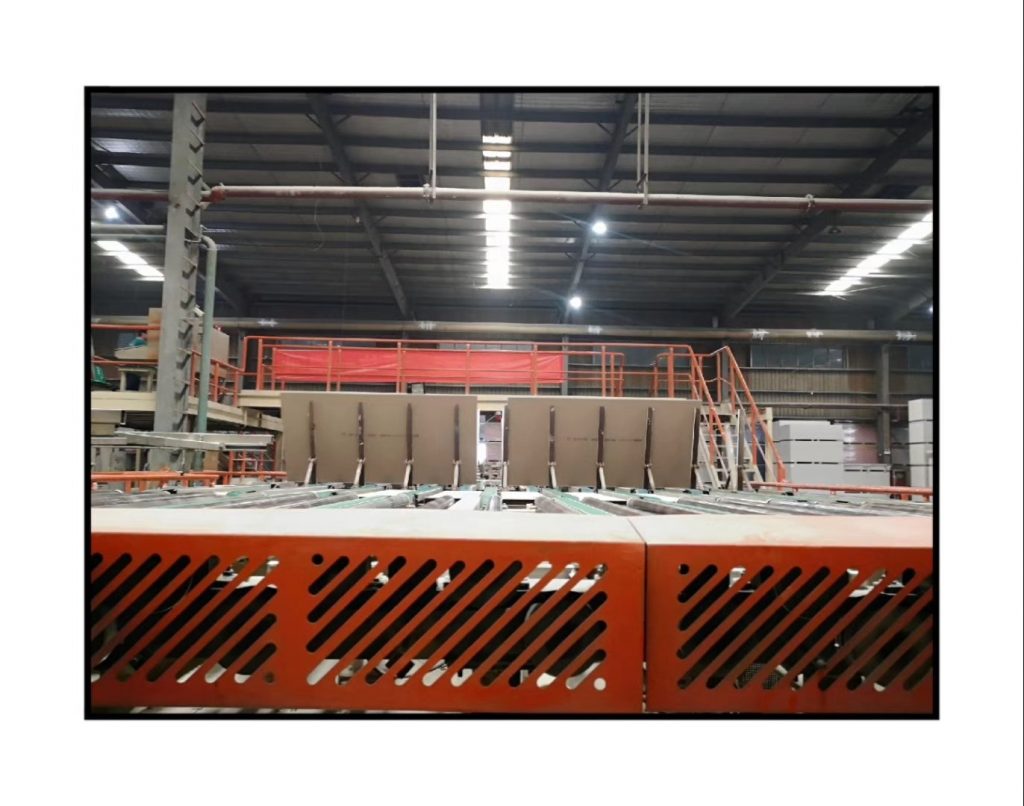 圣戈班石膏板噴碼機(jī)工作現(xiàn)場(chǎng)